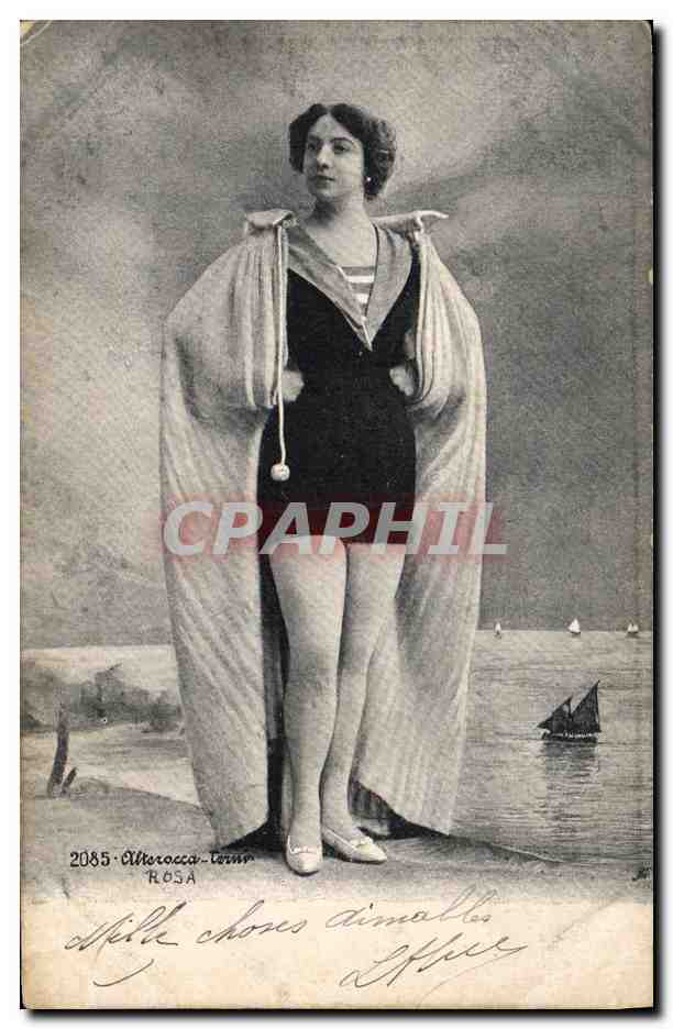 Femme en tenue de bain et cape — Sujet : 'Alle chiese d'immalles' — Éditeur : Rosa, n° 2085