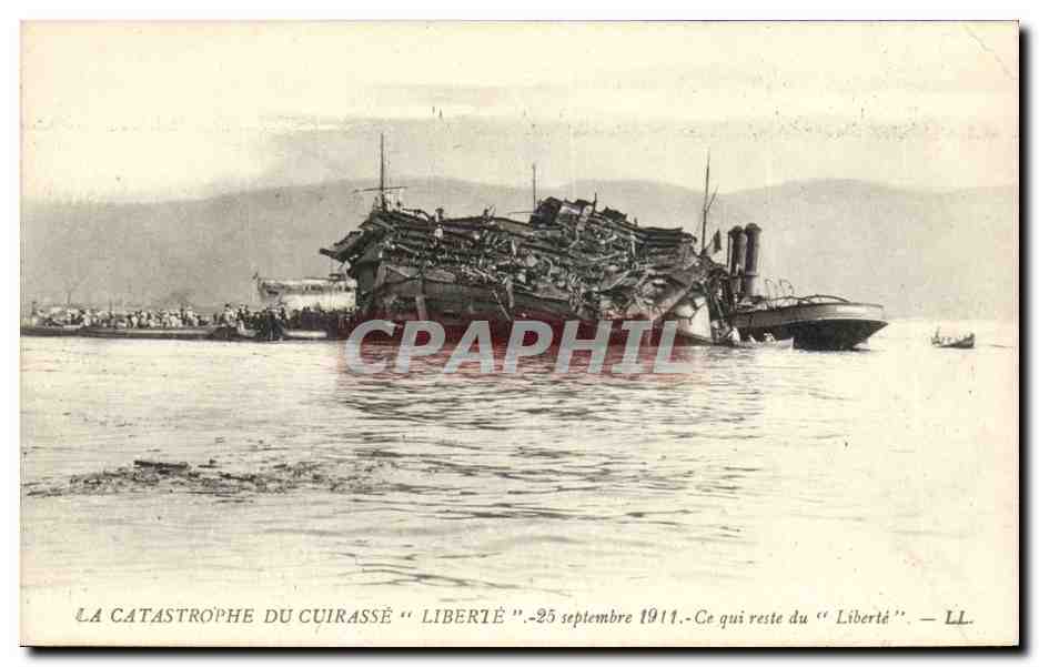 CPA Bateau La catastrophe du cuirasse Liberte Ce qui reste du Liberte 