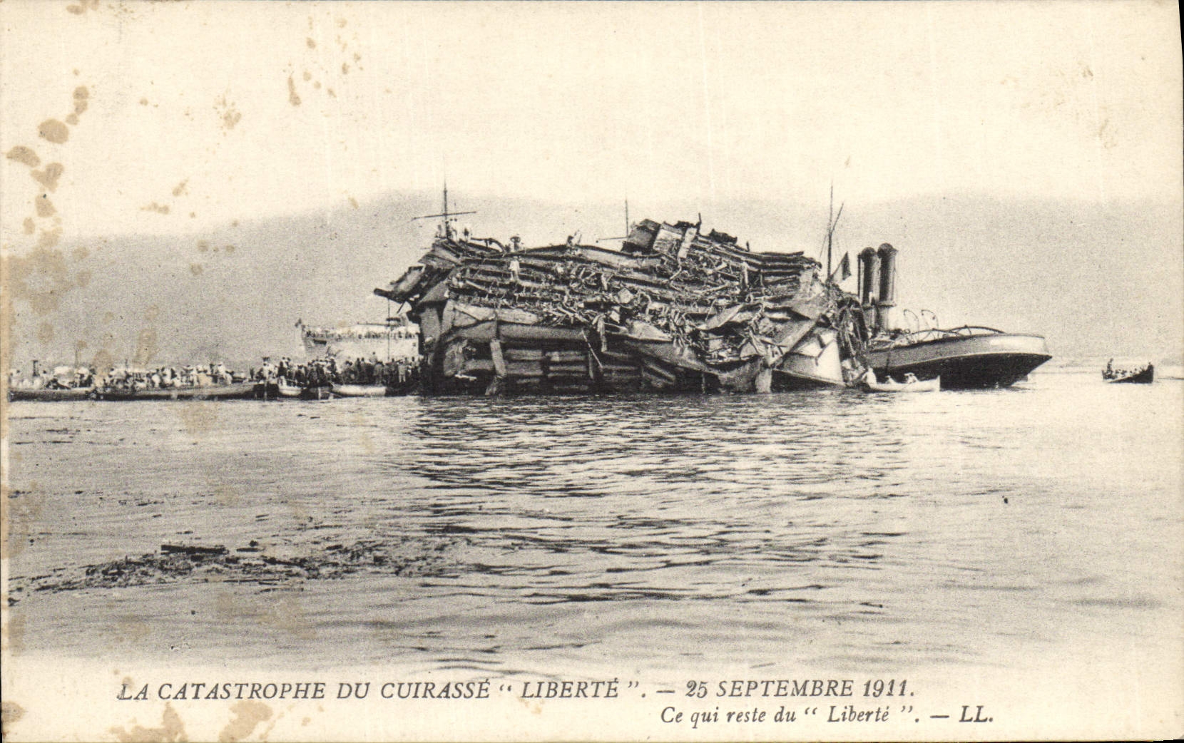 CPA Bateau Catastrophe du Cuirasse Liberte Ce qui reste du Liberte 