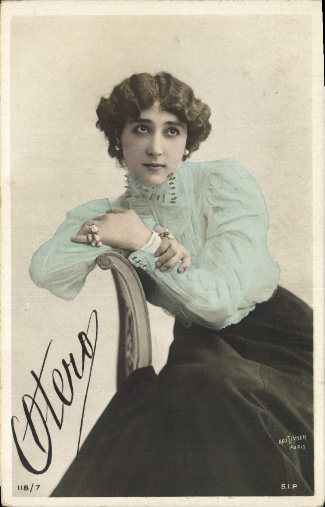 Otero — Retrato femenino — Reutlinger París, serie 118/7