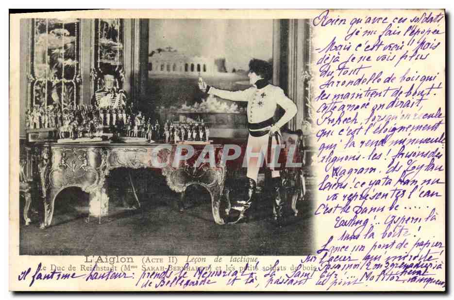 L'Aiglion (Acte II) — Leçon de tactique du Duc de Reichstadt (Mme Sarah Bernhardt) et les petits soldats de bois — Éditeur : Ch. A. P. B.
