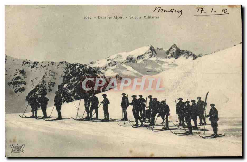 CPA Militaria Chasseurs alpins Dans les Alpes Skieurs militaires Ski