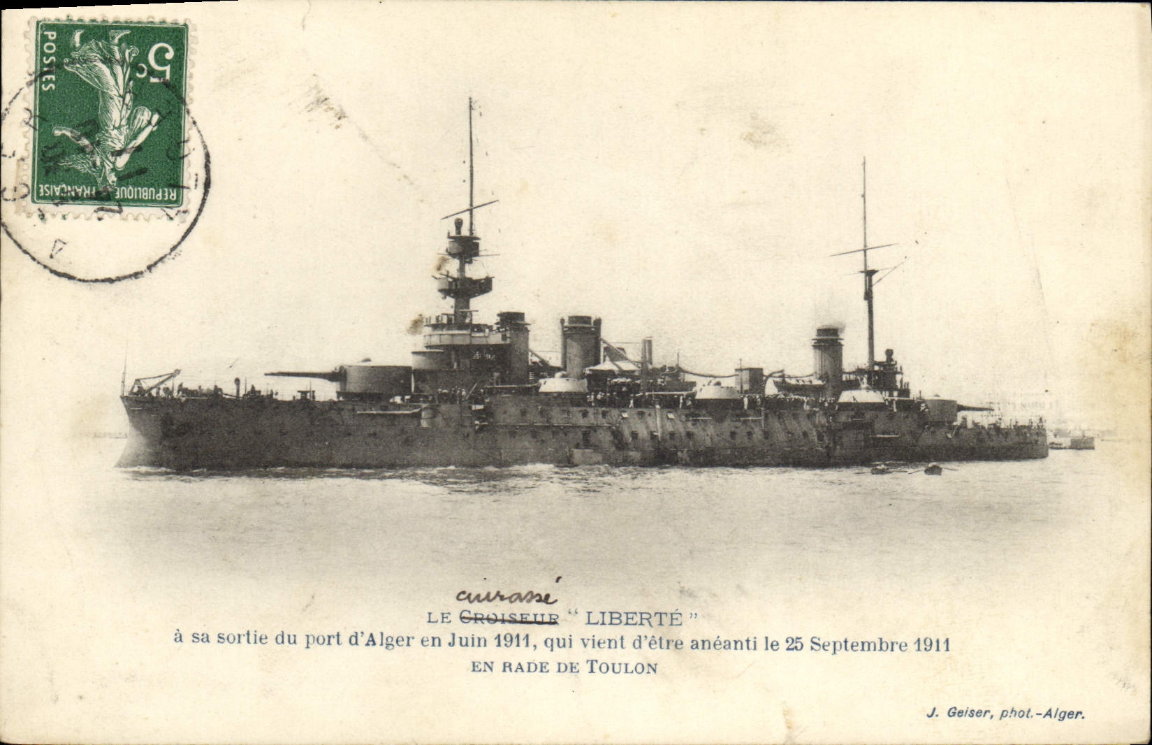 CPA Bateau Le croiseur liberte a sa sortie du port d'Alger en juin 1911 