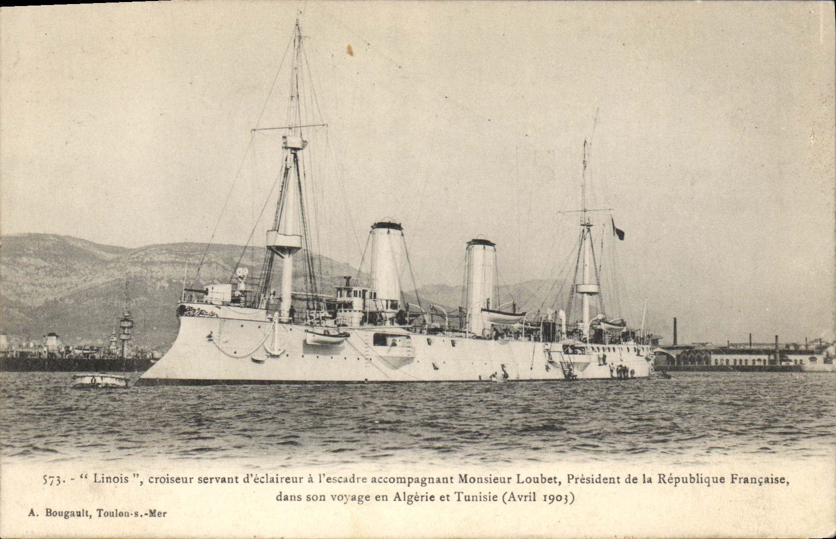 CPA Bateau Lionois Croiseur servant d'eclaireur a l'escadre accompagnant Mr Loubet dans son voyage en Algerie et Tunisie