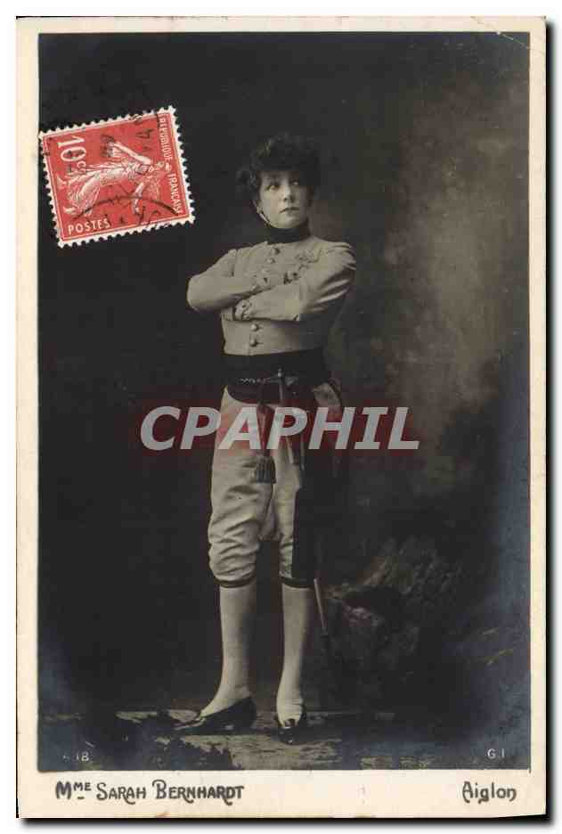 Mme Sarah Bernhardt — en tenue militaire — éditée par Aiglon