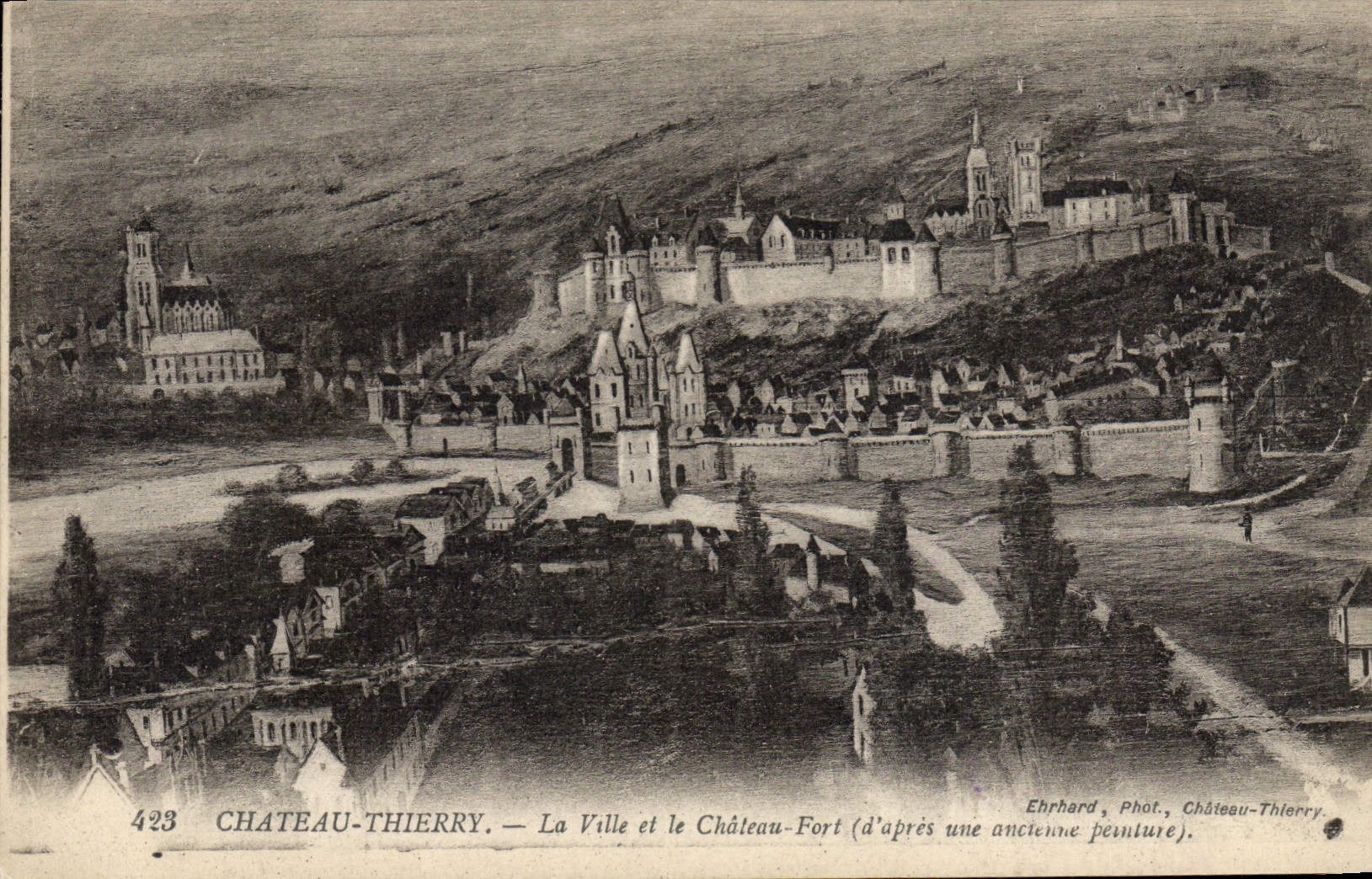 CPA Chateau Thierry La ville et le chateau fort 