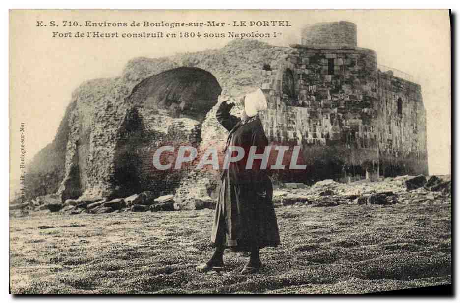 CPA Folklore Environs de Boulogne sur Mer Le Portel Fort de l'Heurt Enfant