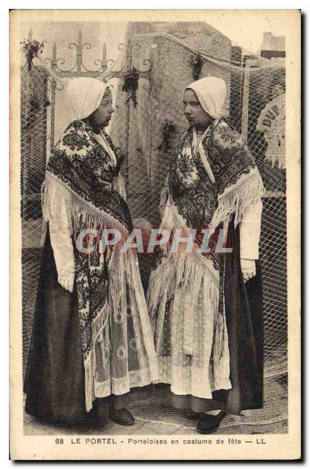 CPA Folklore Le Portel Porteloises en costume de fete