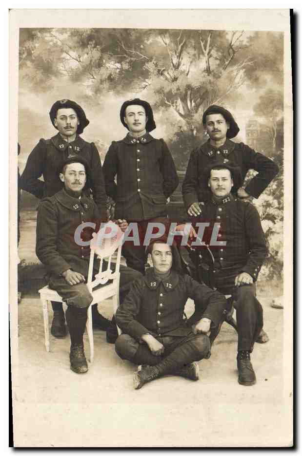 Groupe de soldats — photographie studio — éditeur inconnu