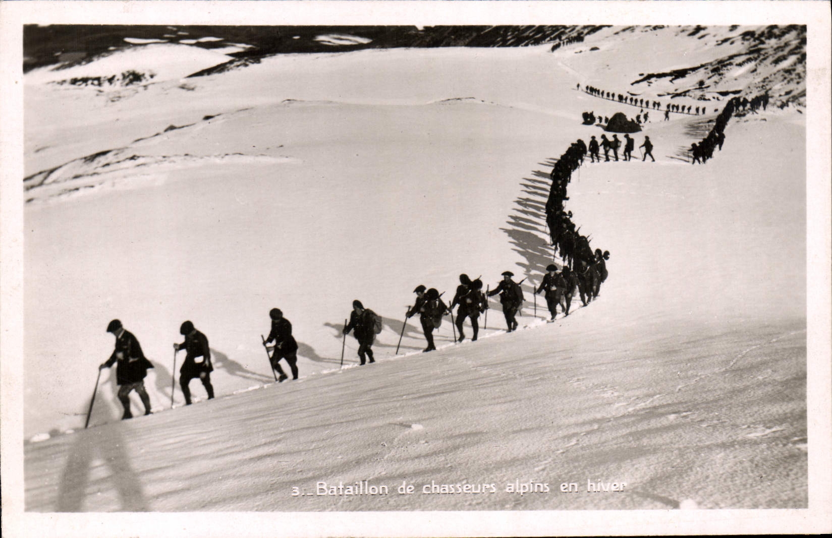 CPA Militaria Bataillon de Chasseurs Alpins en hiver