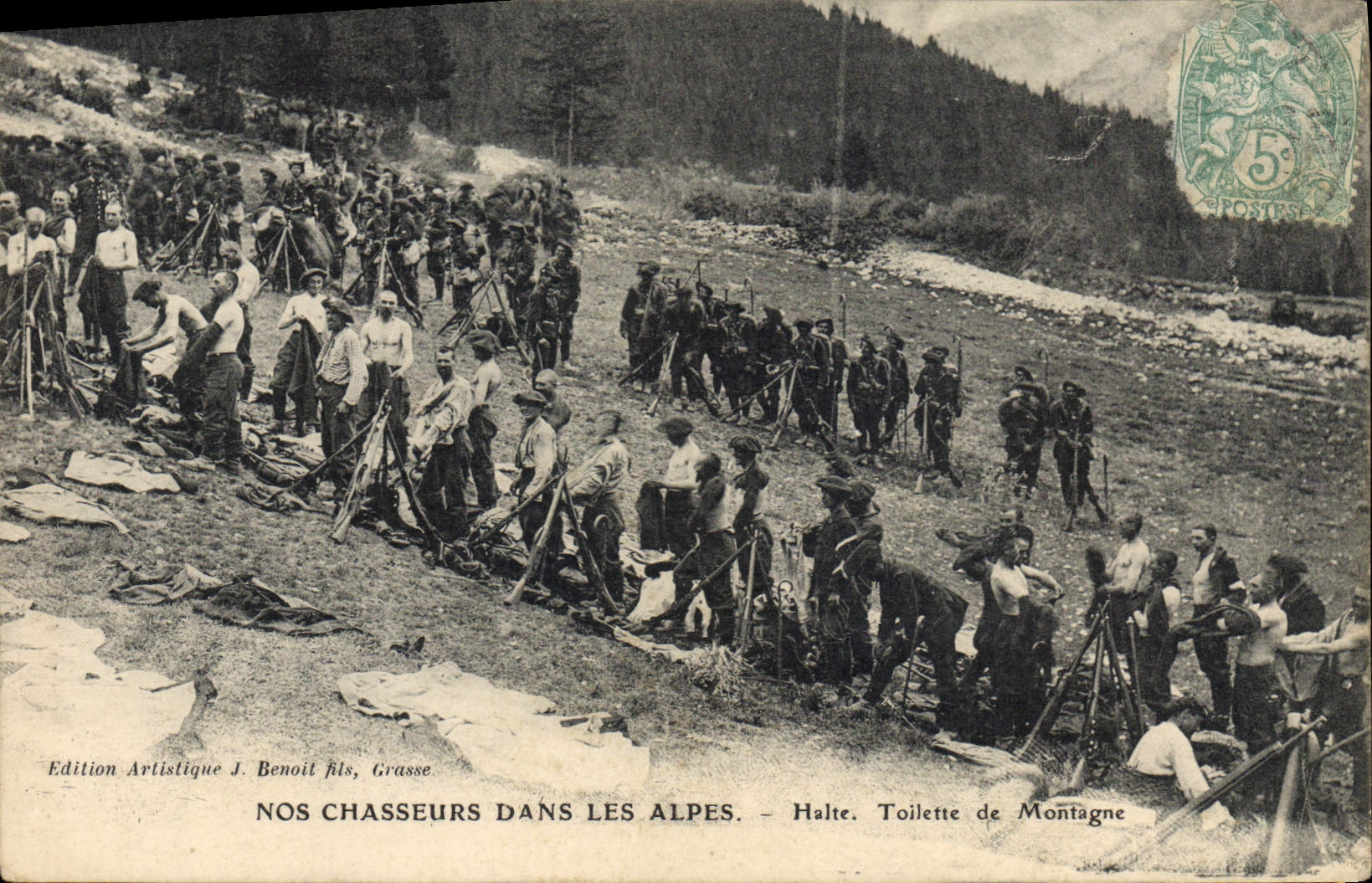 CPA Militaria Chasseurs Alpins Halte Toilette de montagne Dans les Alpes
