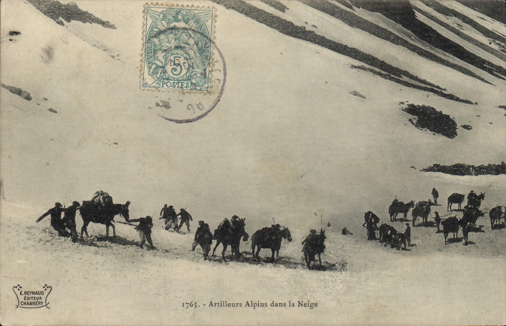 CPA Militaria Chasseurs Alpins Artilleurs alpins dans la neige