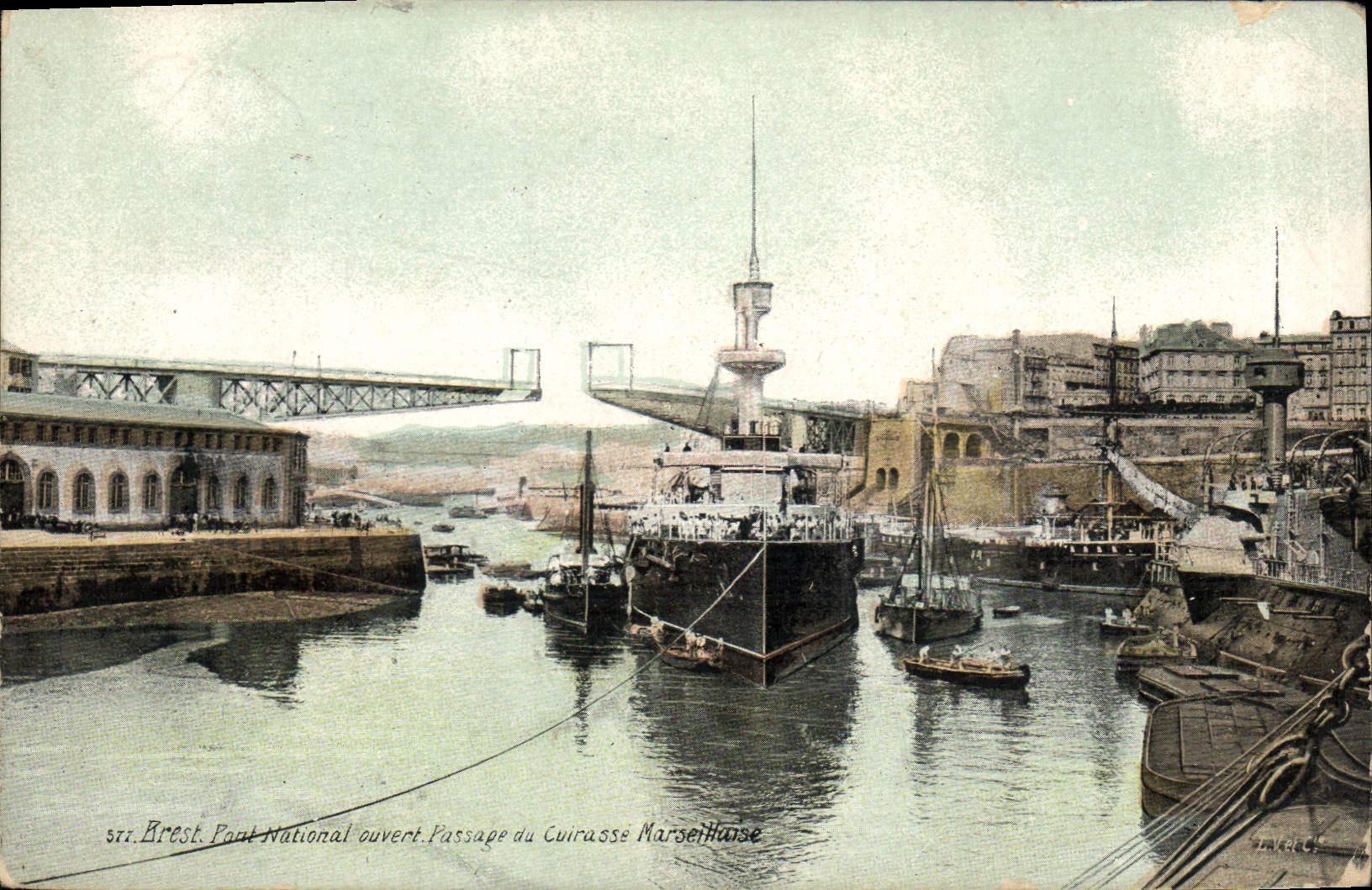 CPA Bateau Brest Pont national ouvert Passage du cuirasse Marseillaise