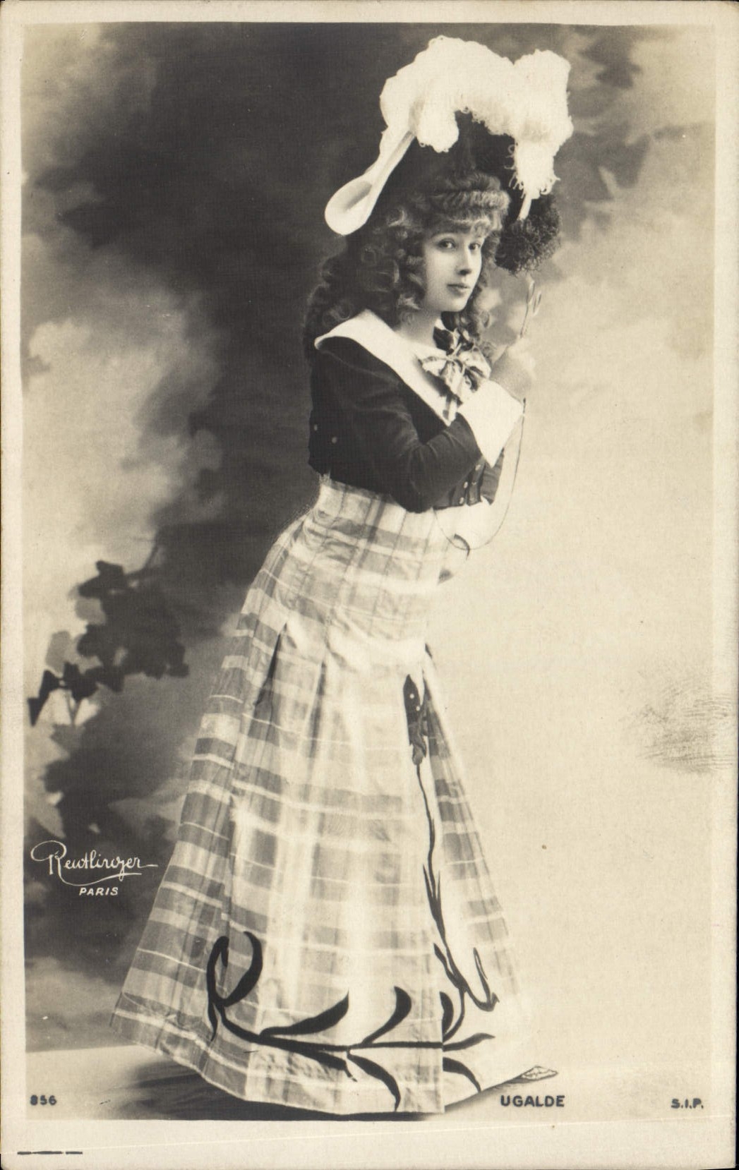 Femme en costume de scène — Ugalde — Reutlinger Paris, n° 856 - Anverso