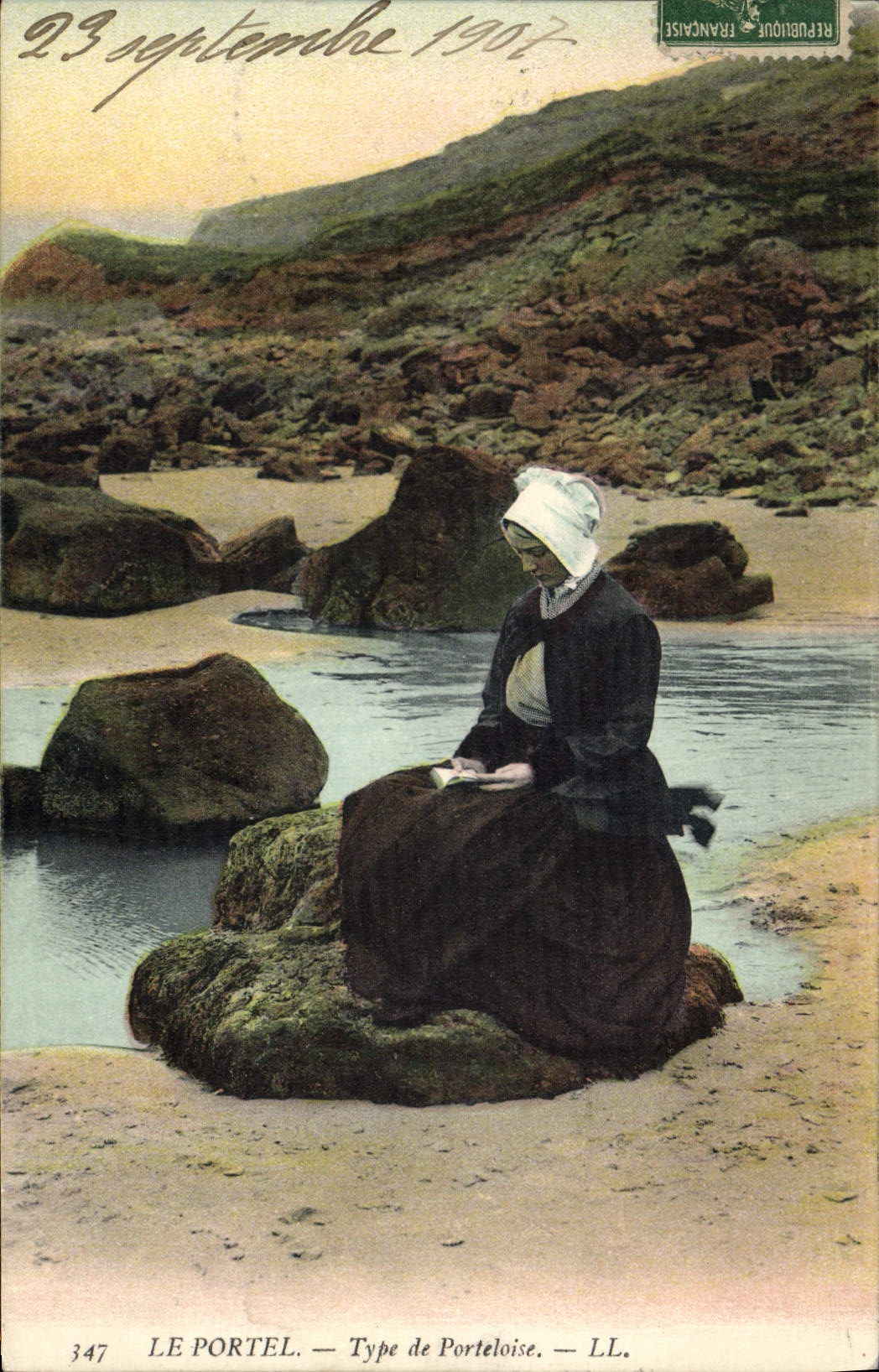 CPA Folklore Le Portel Type de Porteloise 