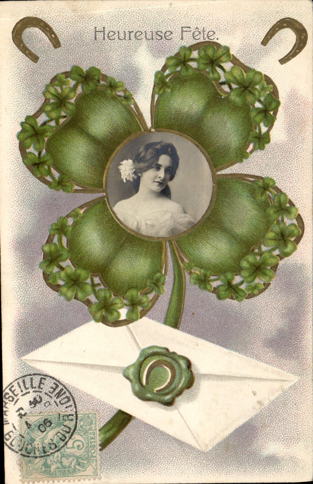 CPA Fantaisie Fleurs Femme Trefle Fer a cheval 