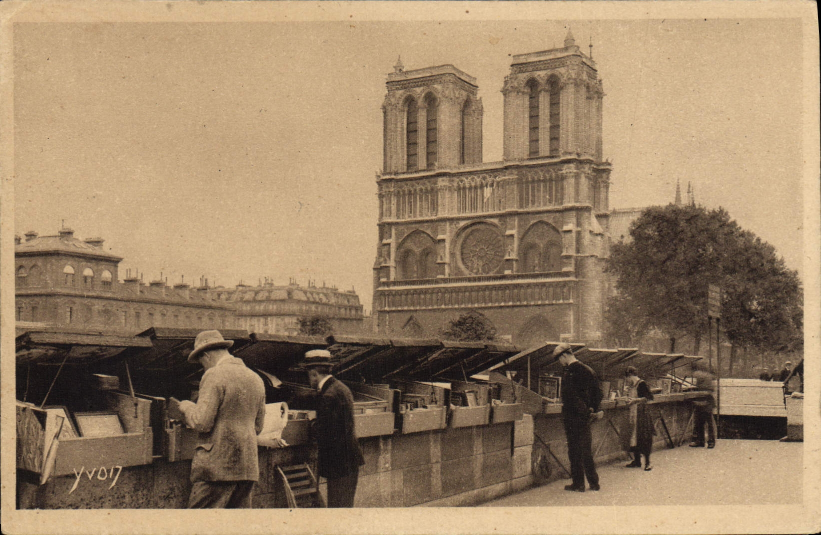 Notre-Dame de Paris — Les Bouquinistes du Quai Saint-Michel — Édition d'Art YVON