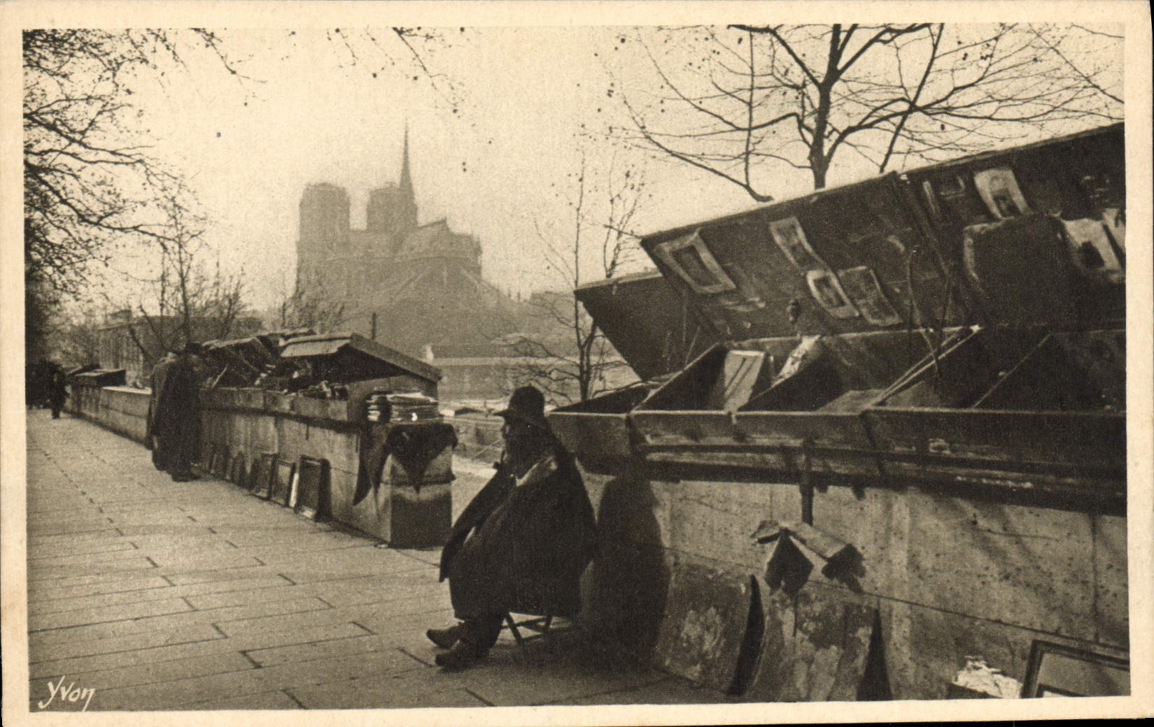 Les Bouquinistes du Quai de la Tournelle — Paris — Édition d'Art YVON, Série 1, No. 8