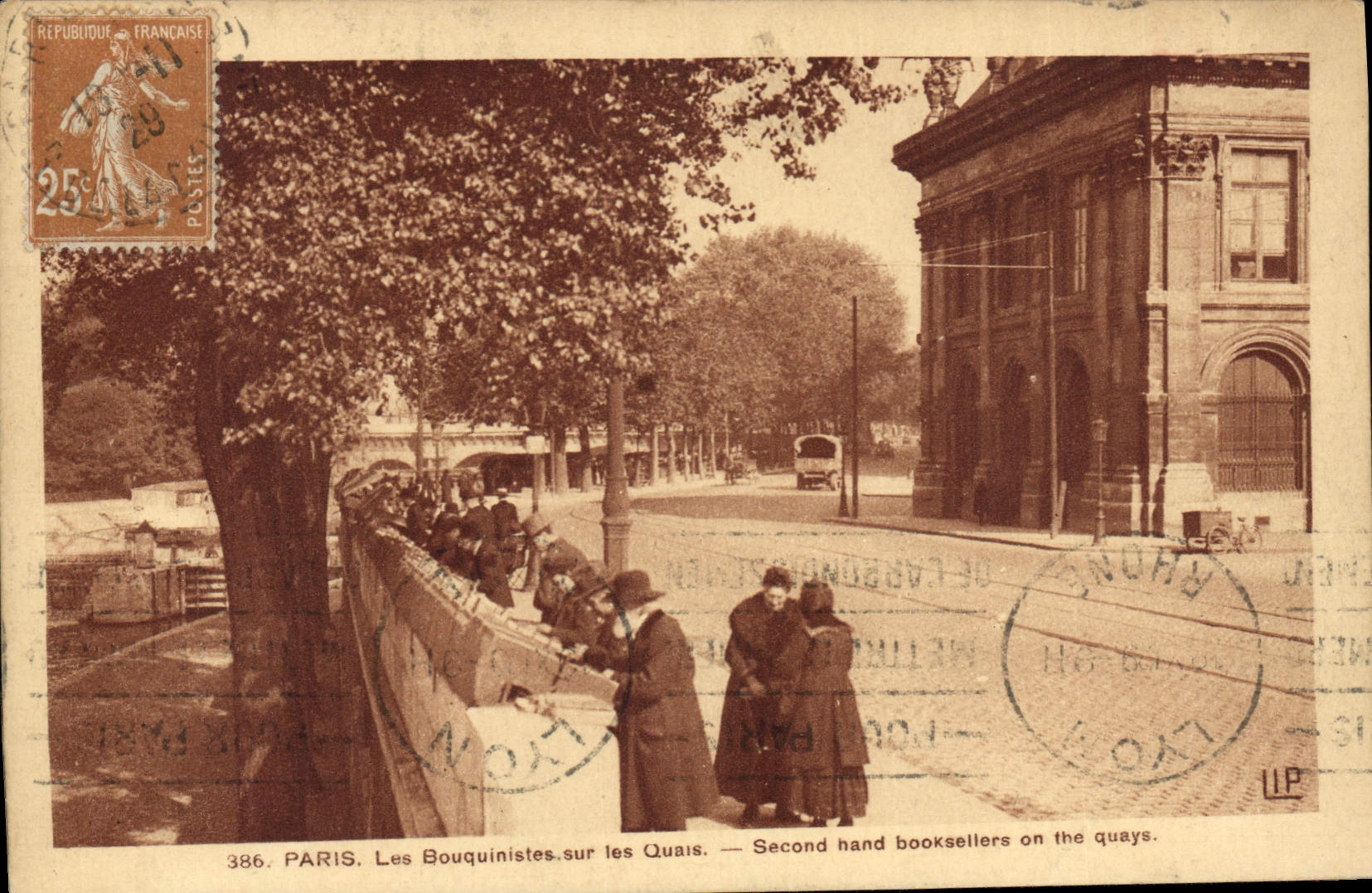 CPA Paris Bouquinistes sur les quais 