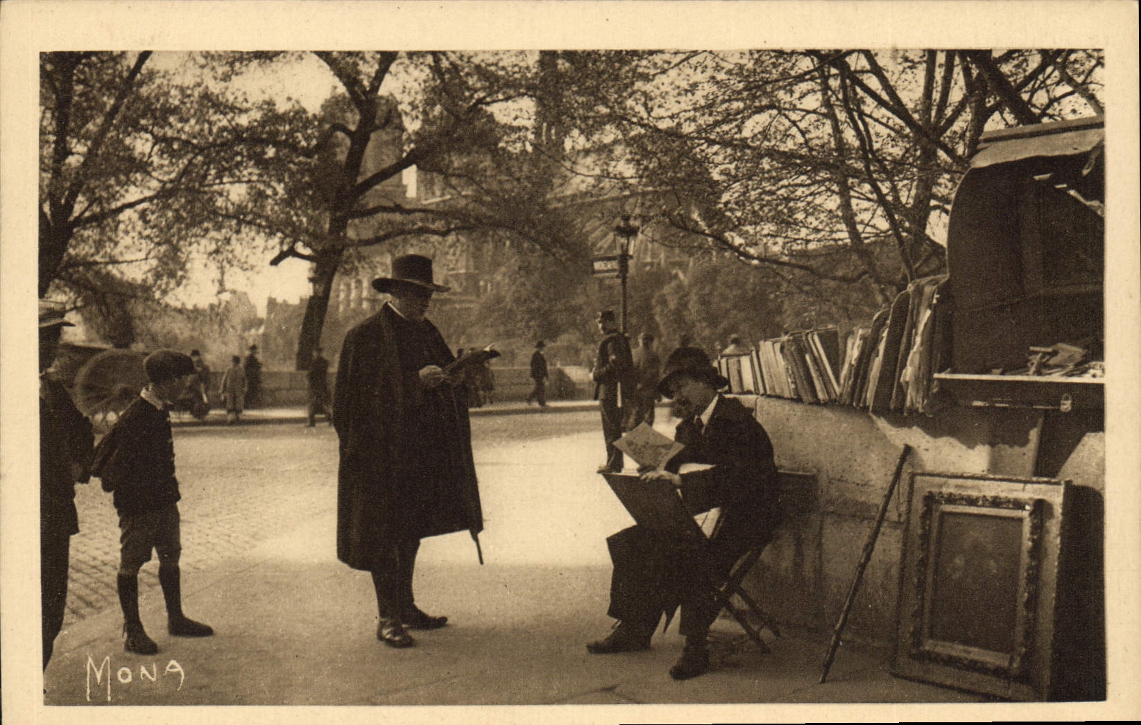 Paris - Bouquiniste du Quai de la Tournelle — Mona, série 64