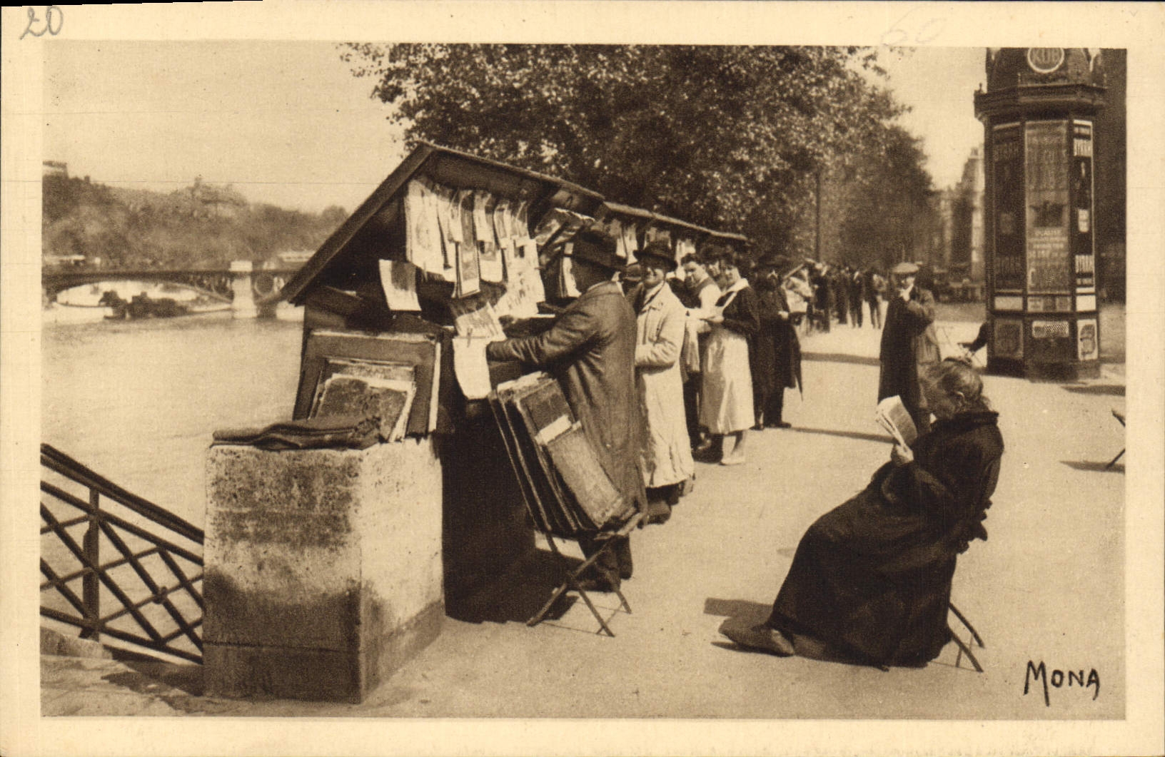 Paris – Chez les bouquinistes du Quai Voltaire — Mona