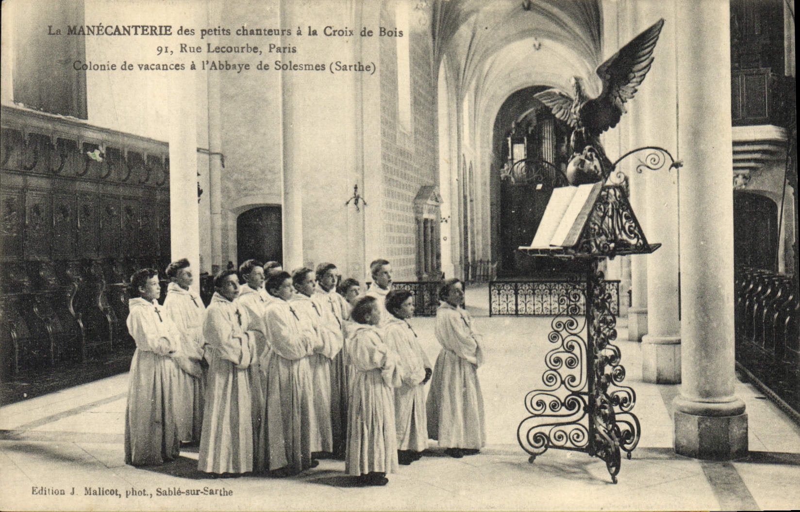 La MANÉCANTERIE des petits chanteurs à la Croix de Bois — Colonie de vacances à l'Abbaye de Solesmes (Sarthe) — Edition J. Malicot, phot. Sablé-sur-Sarthe