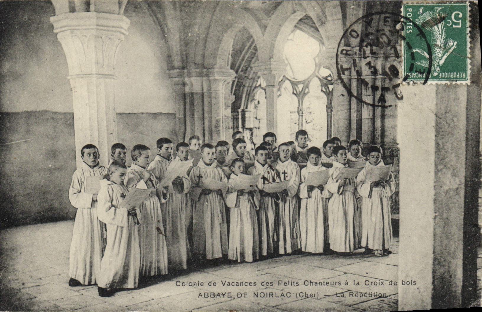 Colonie de Vacances des Petits Chanteurs à la Croix de Bois — Abbaye de Noirlac (Cher) — La Répétition