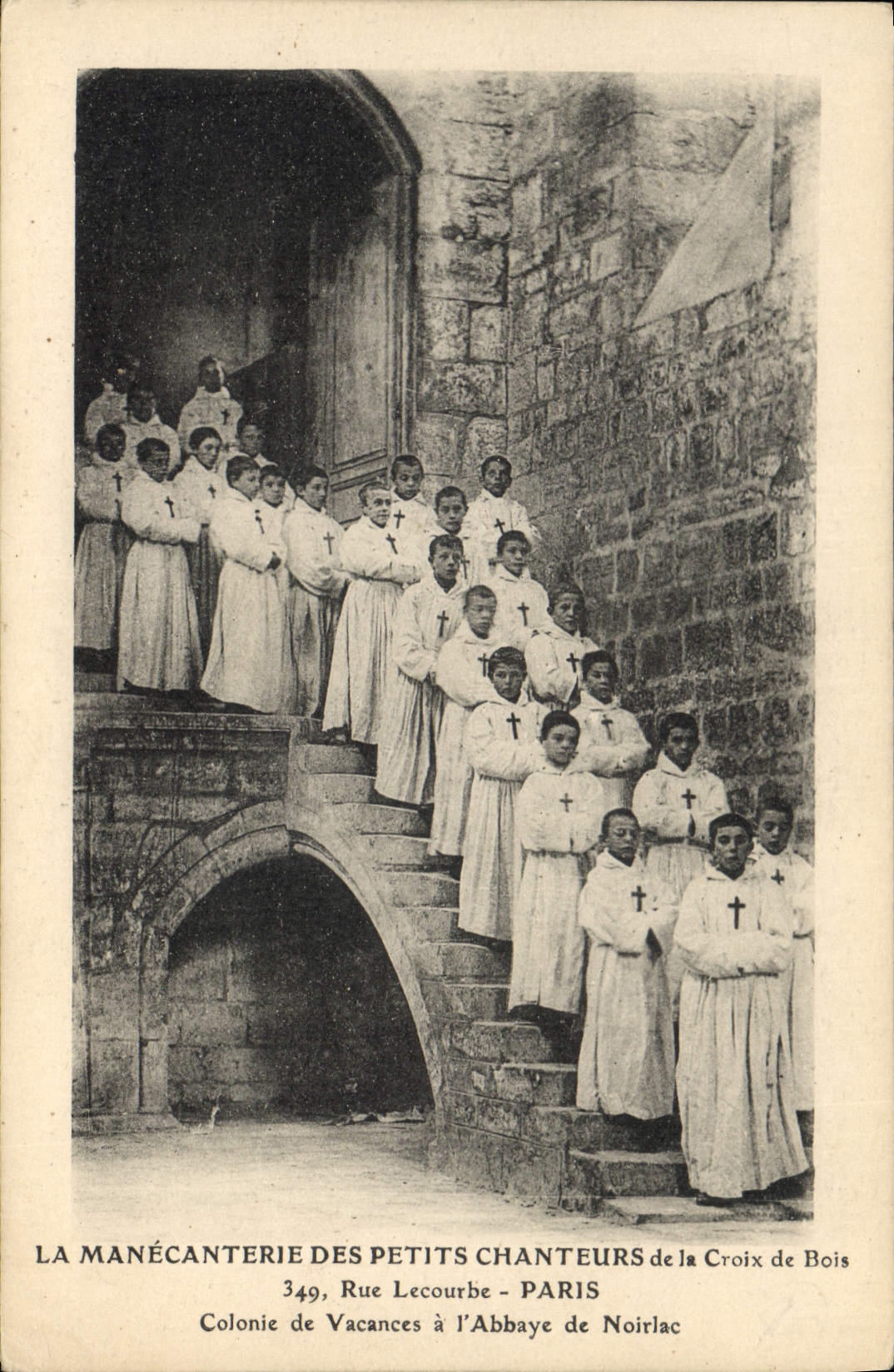 La Manécanterie des Petits Chanteurs de la Croix de Bois — Colonie de Vacances à l'Abbaye de Noirlac — Paris