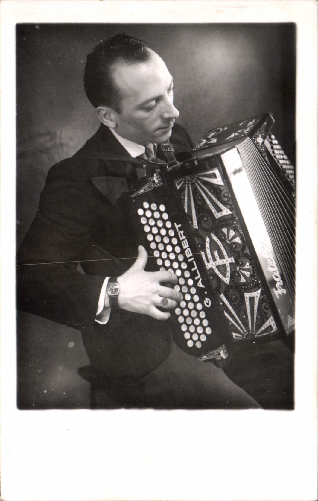 Georges Allibert — Virtuose de la scène et de la radio — G. Allibert