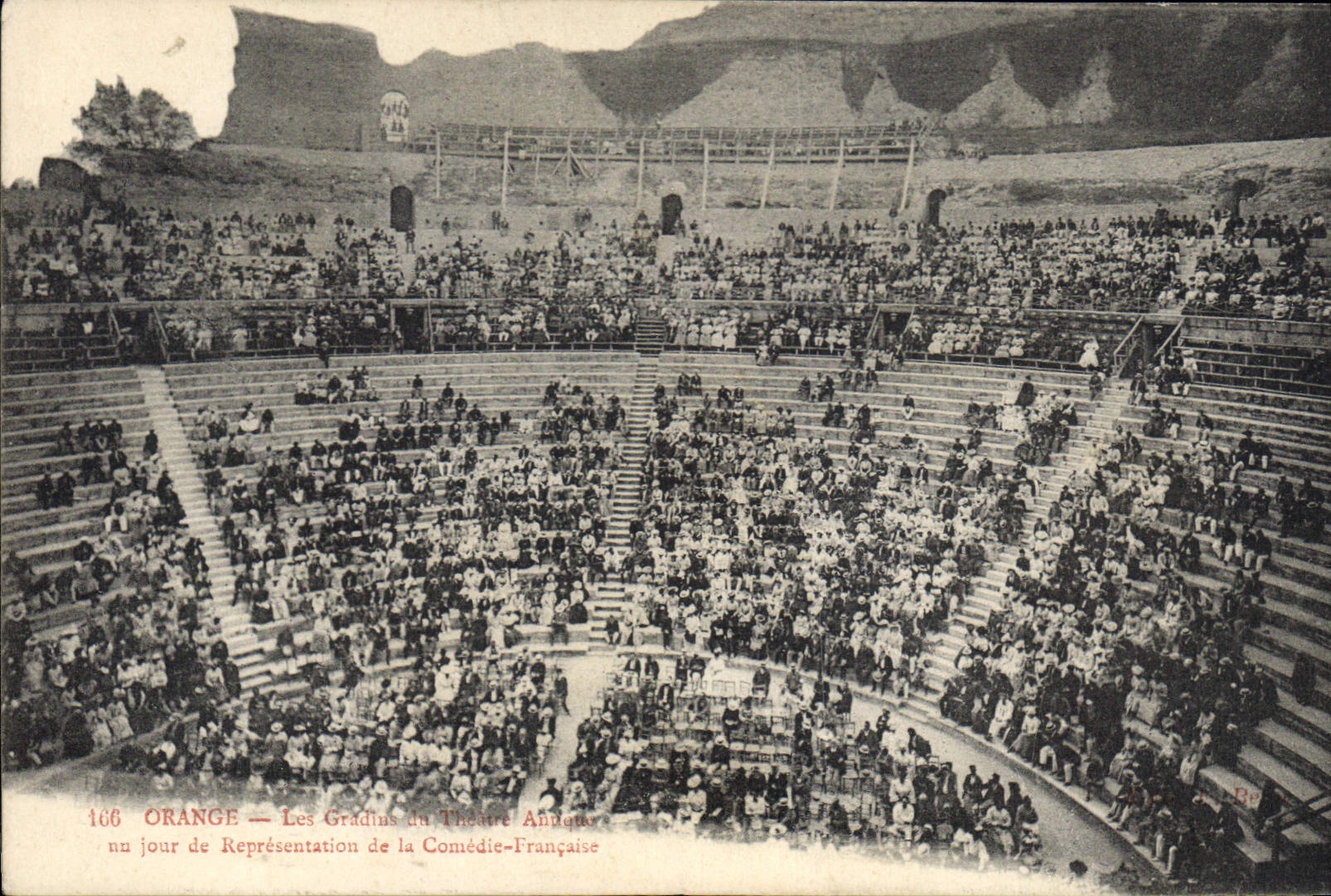 Orange — Les Gradins du Théâtre Antique — Représentation de la Comédie-Française