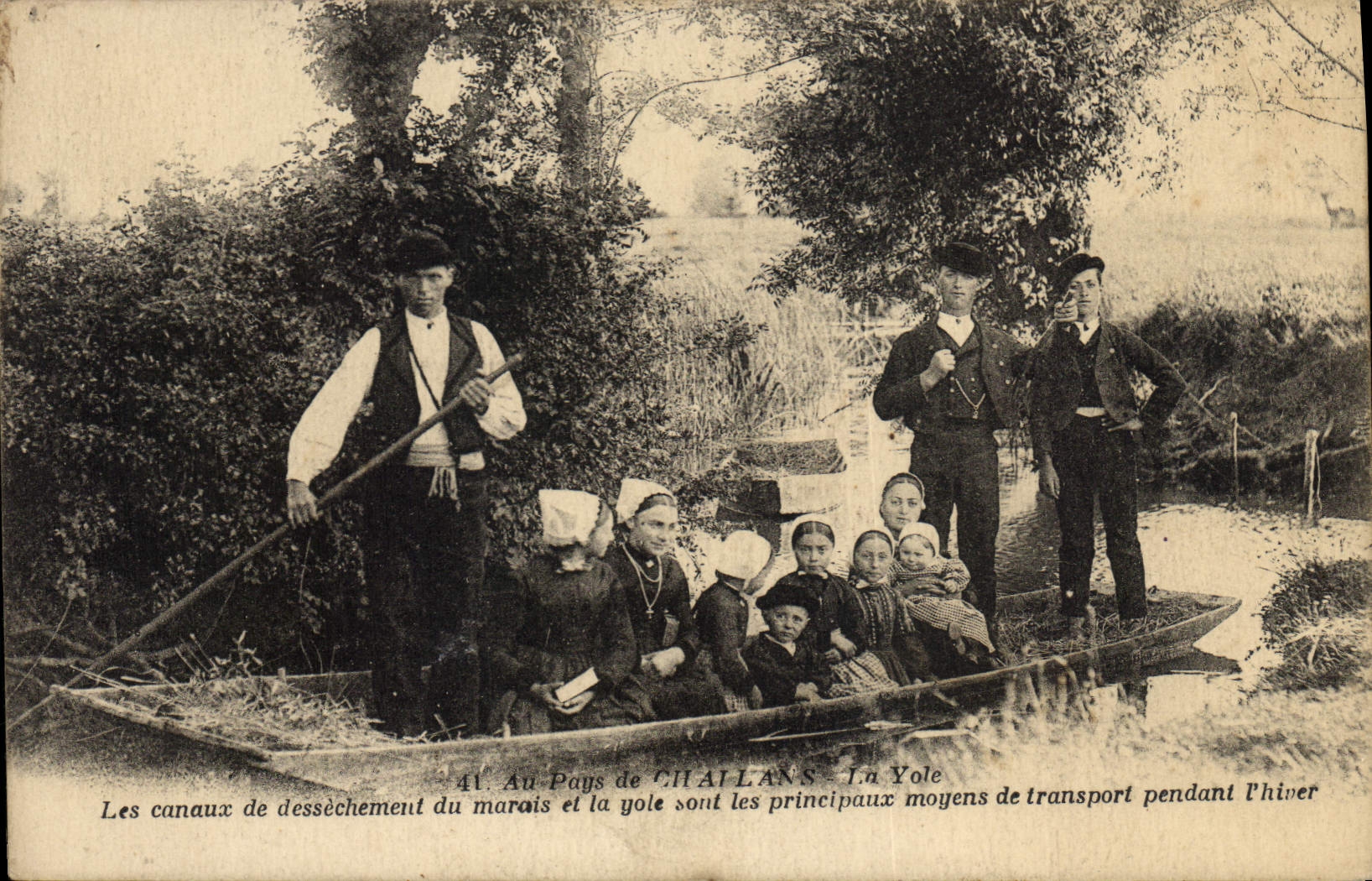 CPA Folklore Au pays de Challans La Yole 