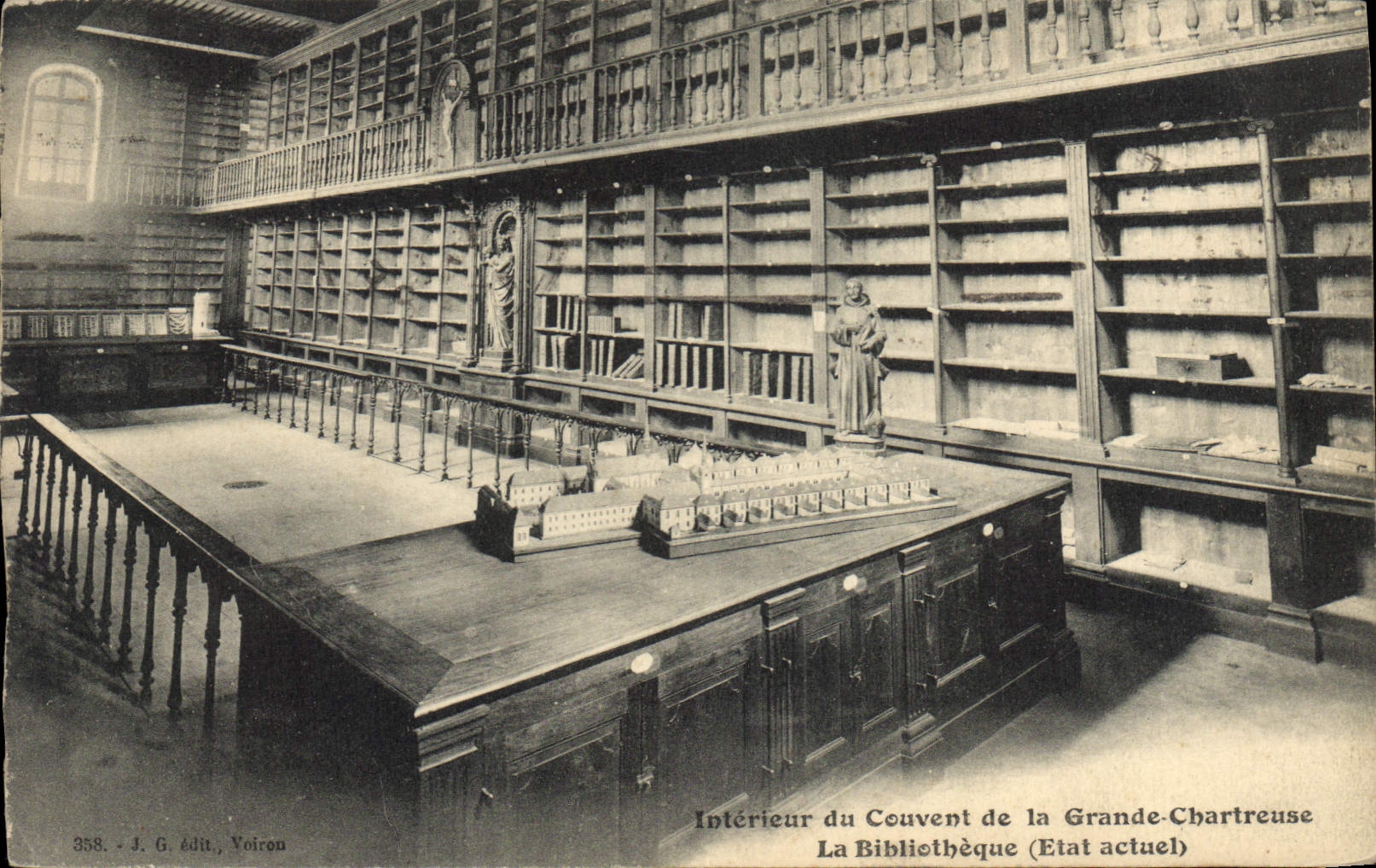 CPA Bibliotheque Interieur du couvent de la Grande Chartreuse 