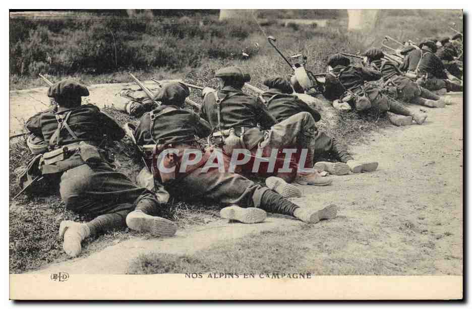CPA Militaria Chasseurs Alpins Nos alpins en campagne 