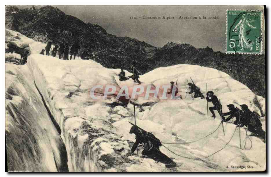 CPA Militaria Chasseurs Alpins Ascension a la corde 