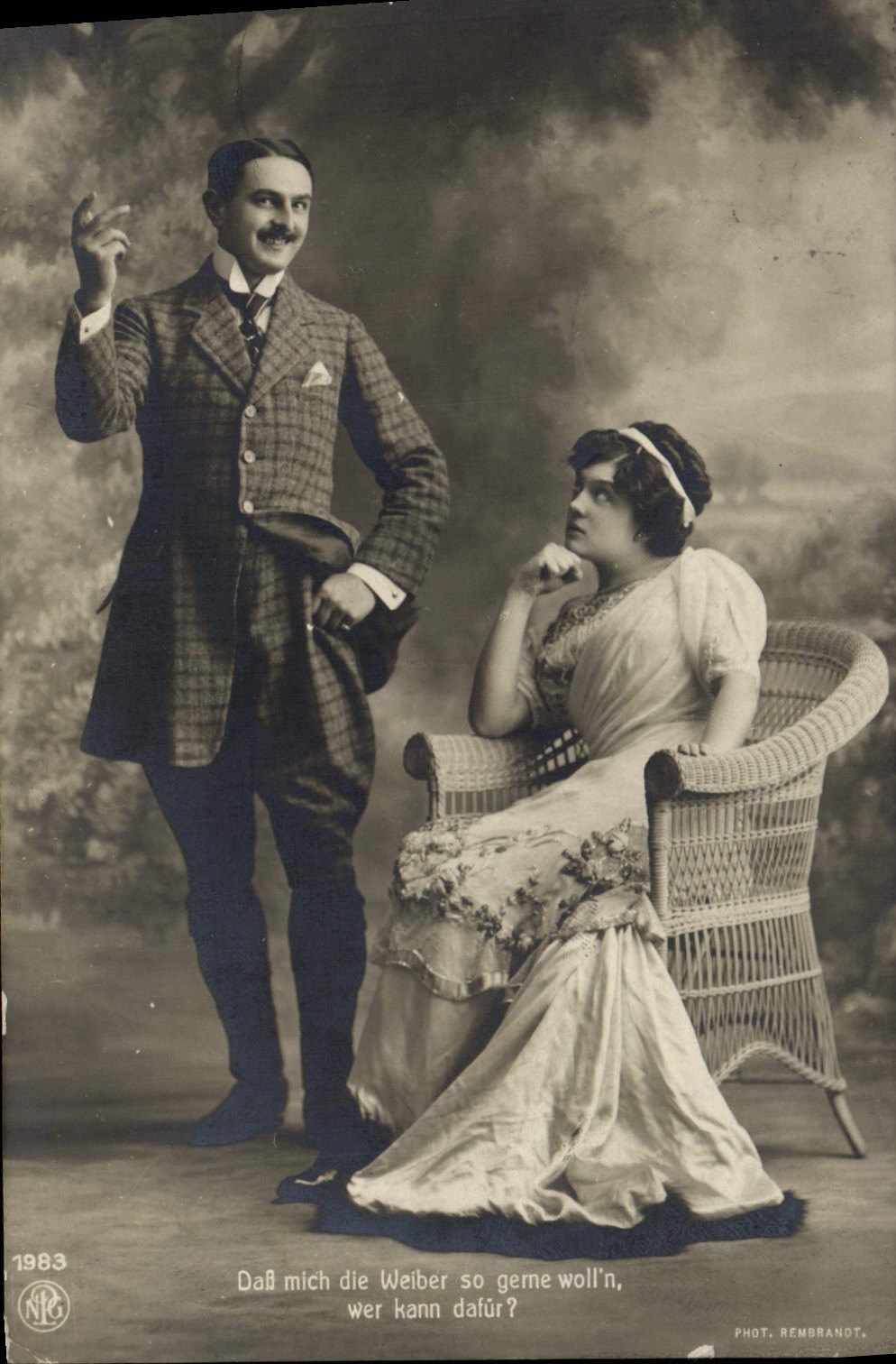 Couple en studio — texte humoristique — Phot. Rembrandt, n° 1983