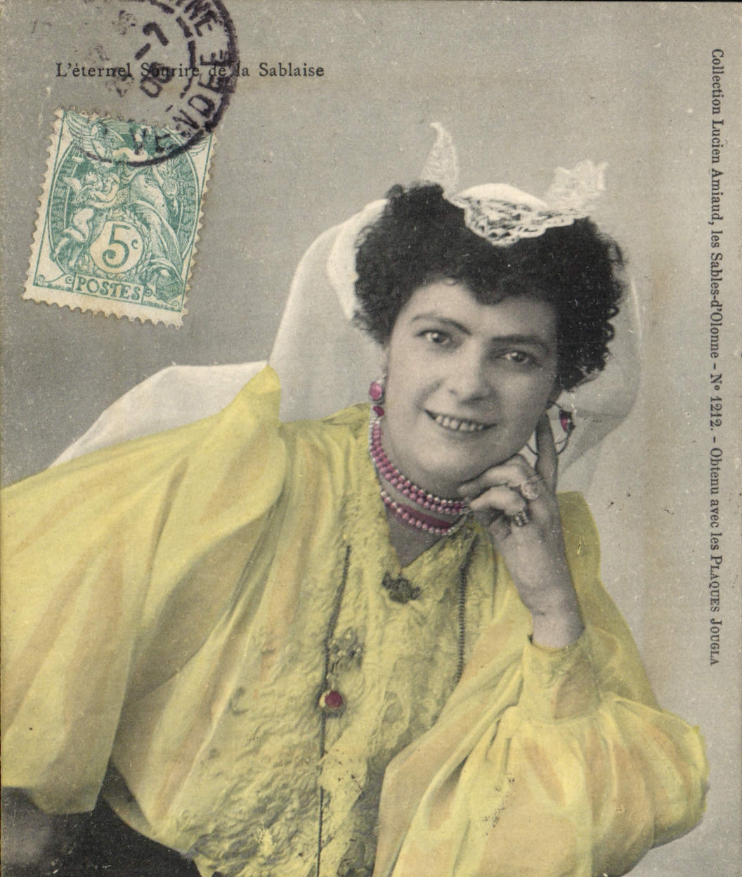 CPA Folklore L'eternel sourire de la Sablaise 