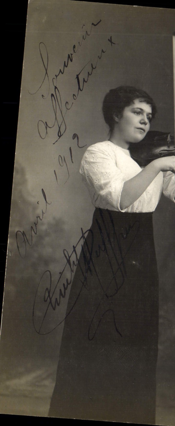 Jeune femme avec violon — Souvenir affectueux — Christiane Poulleman