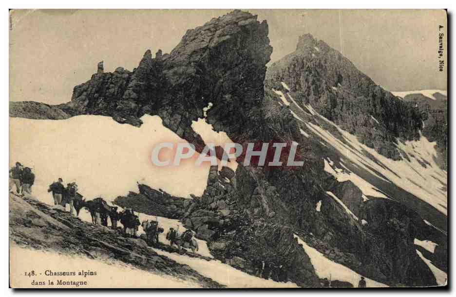 CPA Militaria Chasseurs Alpins dans la montagne 