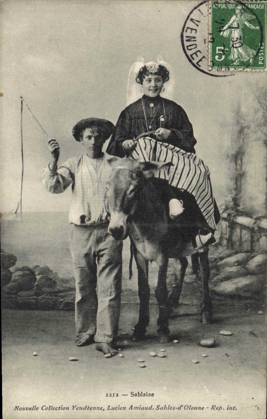 CPA Folklore Sablaise Ane Mule 