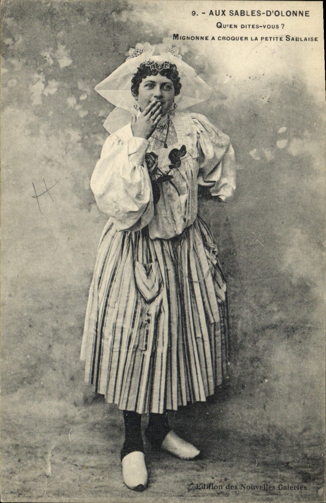 CPA Folklore Aux Sables d'Olonne 