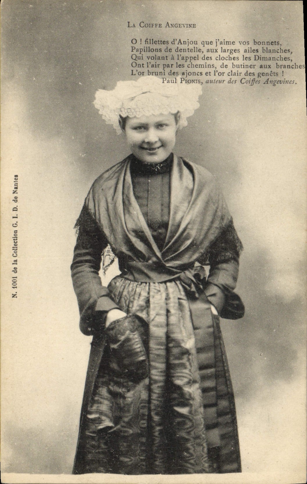 CPA Folklore La coiffe Angevine 