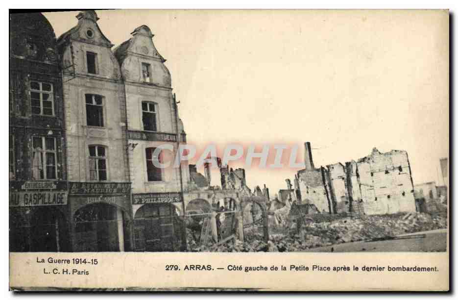 CPA Billard Arras Cote gauche de la Petite place apres le dernier bombardement Militaria
