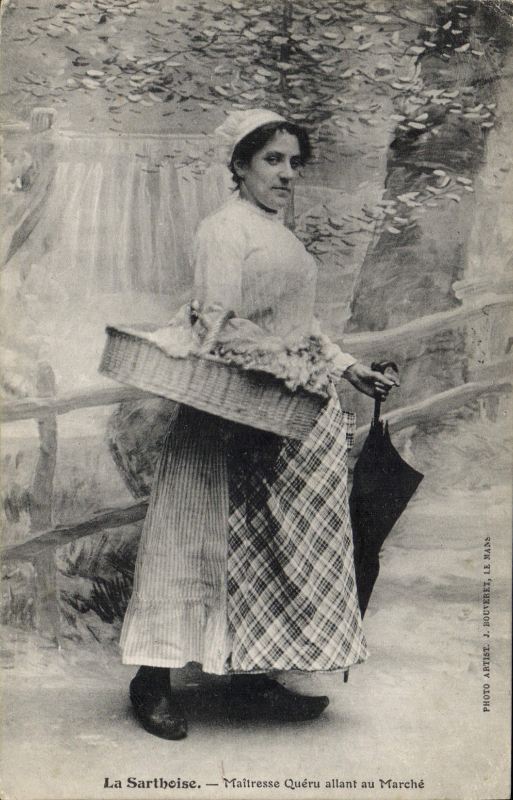 CPA Folklore La Sarthoise Maitresse Queru allant au marche 