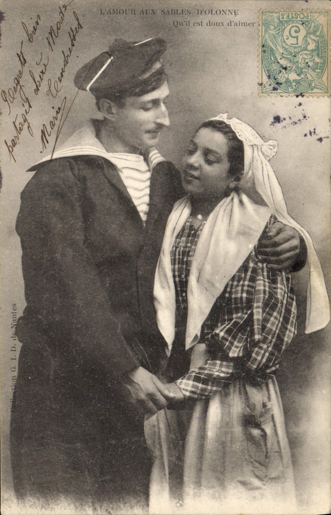 CPA Folklore L'amour aux Sables d'Olonnne Marin Femme 
