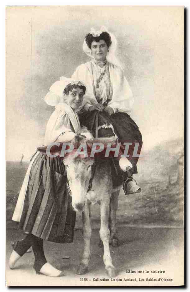 CPA Folklore Les Sables d'Olonnne Sablaises Ane mule 