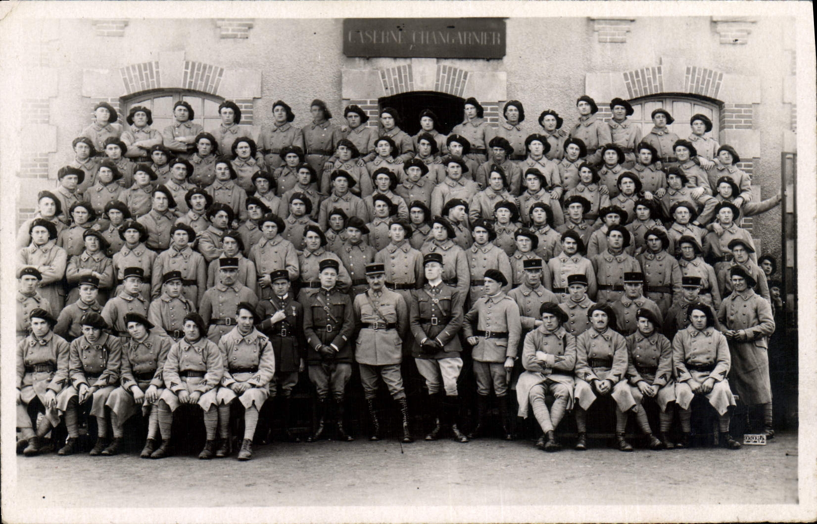 Caserne Changarnier — groupe de soldats — éditeur inconnu, n° de série non visible