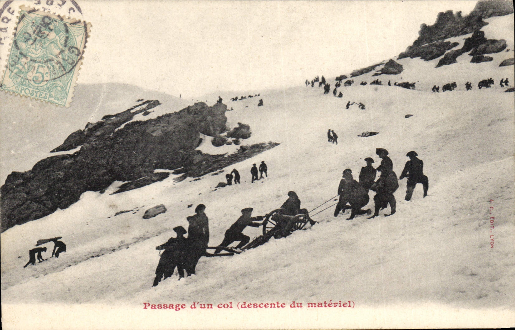 CPA Militaria Chasseurs alpins Passage d'un col descente du materiel