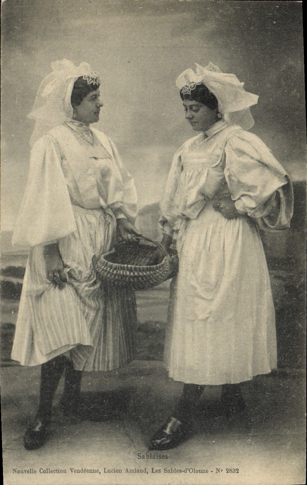 CPA Folklore Sablaises 
