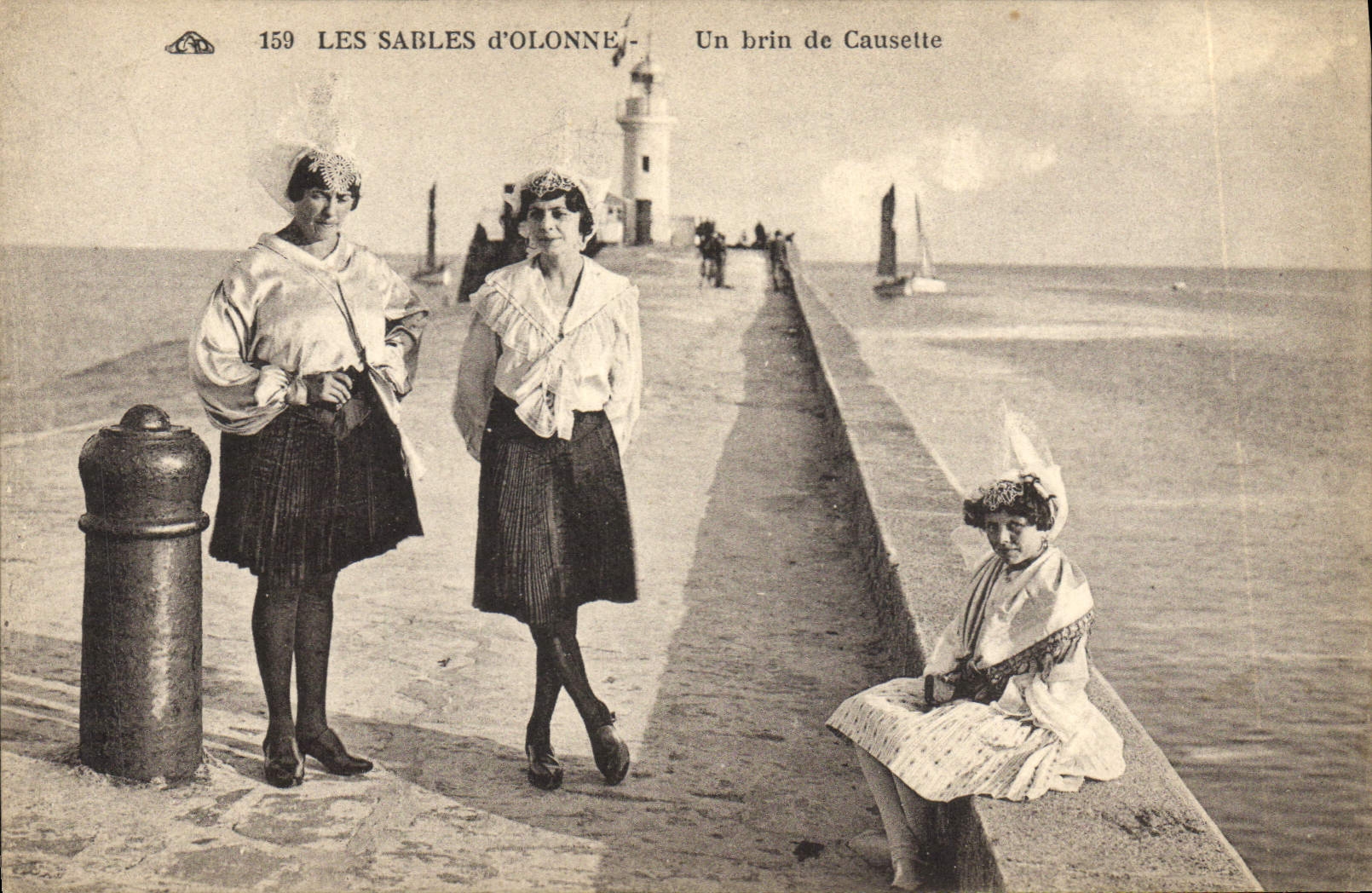 CPA Folklore Les Sables d'Olonne Un brin de causette 