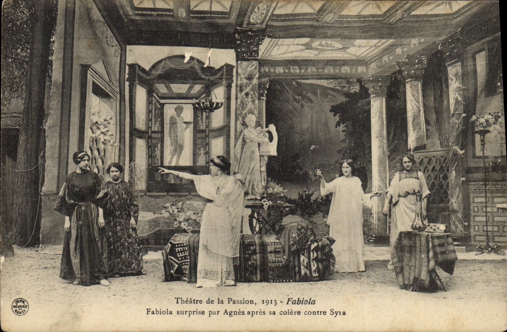 CPA Theatre de la passion Fabiola surprise par Agnes apres sa colere contre Syra 